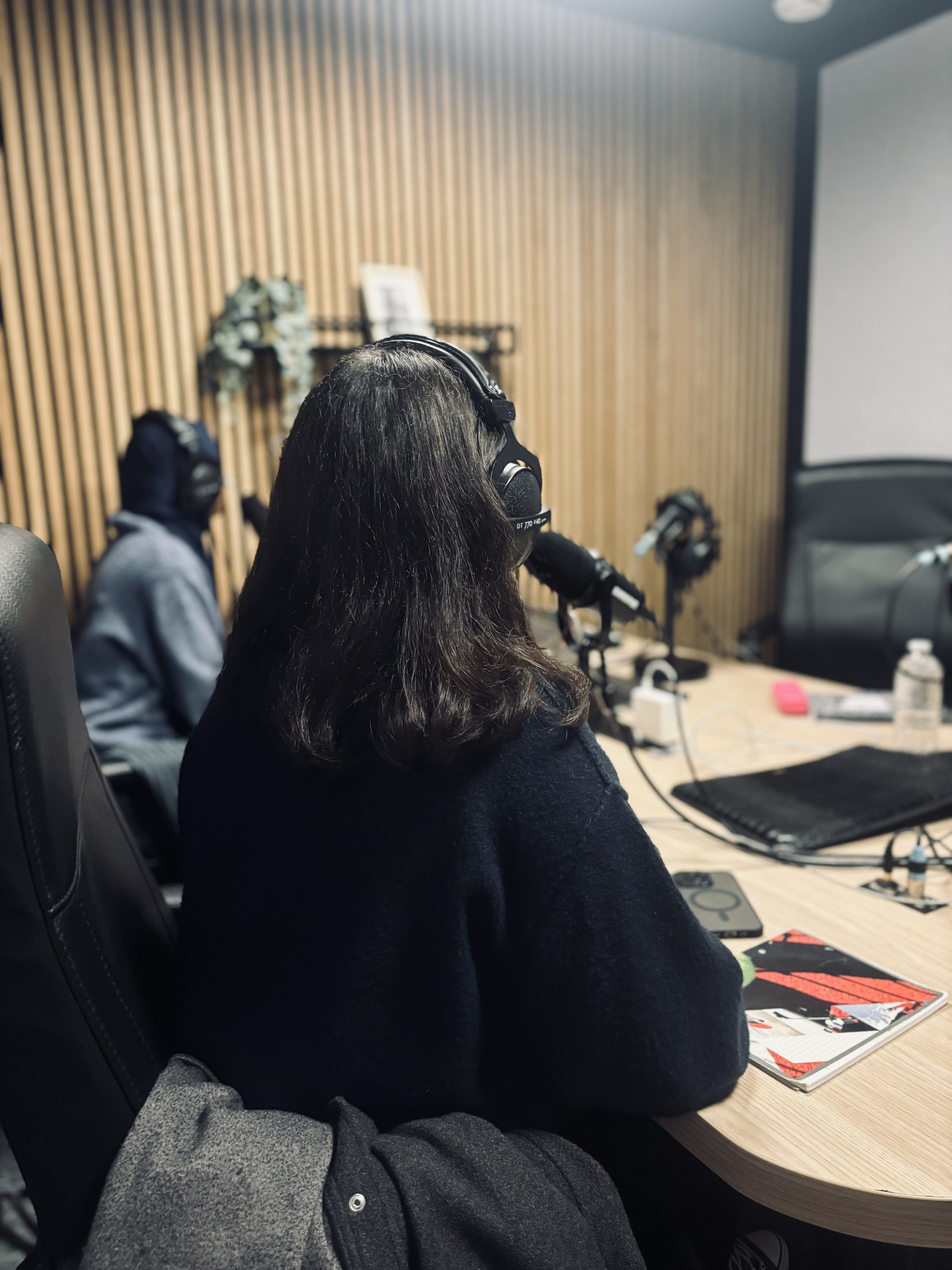 Au micro, le groupe avancé